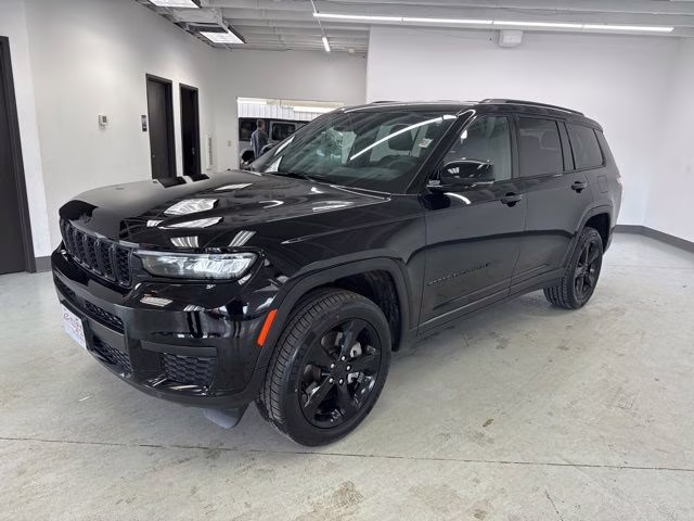 2023 Diamond Black Crystal Pearlcoat Jeep Grand Cherokee L Altitude 4X4 SUV
