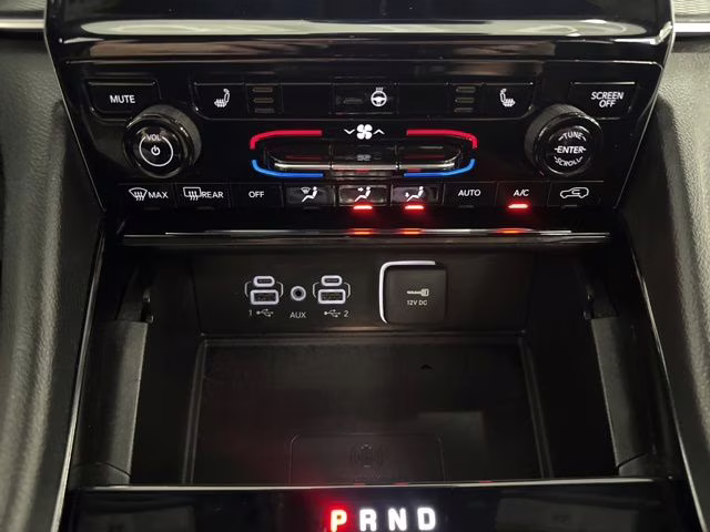 2023 Diamond Black Crystal Pearlcoat Jeep Grand Cherokee L Altitude 4X4 SUV