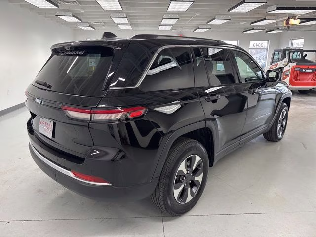 2023 Diamond Black Crystal Pearlcoat Jeep Grand Cherokee 4xe 4X4 SUV