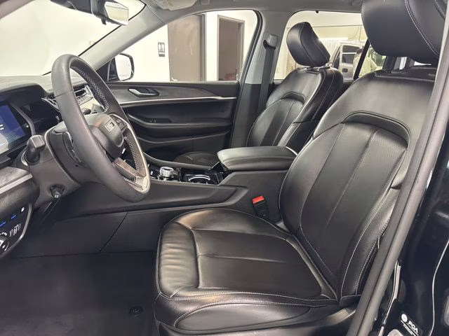 2023 Diamond Black Crystal Pearlcoat Jeep Grand Cherokee 4xe 4X4 SUV