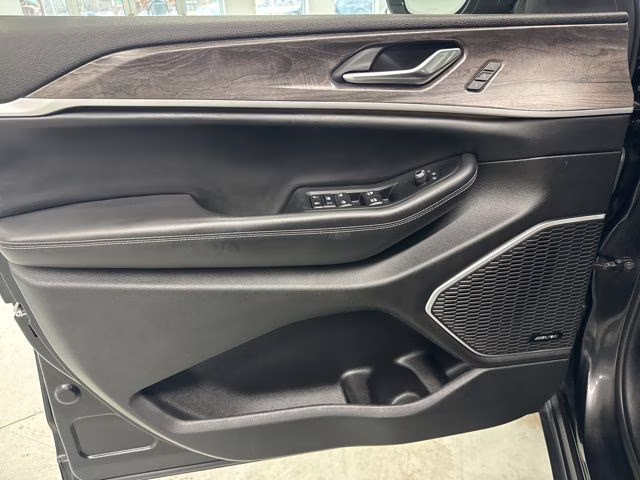 2023 Diamond Black Crystal Pearlcoat Jeep Grand Cherokee 4xe 4X4 SUV