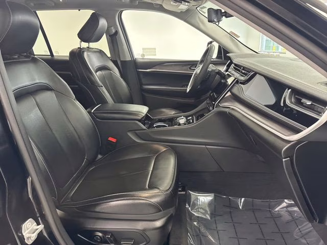 2023 Diamond Black Crystal Pearlcoat Jeep Grand Cherokee 4xe 4X4 SUV