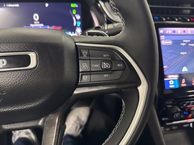 2023 Diamond Black Crystal Pearlcoat Jeep Grand Cherokee 4xe 4X4 SUV