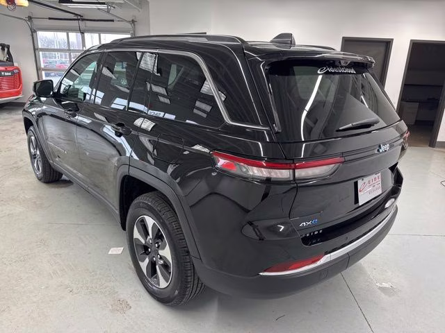 2023 Diamond Black Crystal Pearlcoat Jeep Grand Cherokee 4xe 4X4 SUV