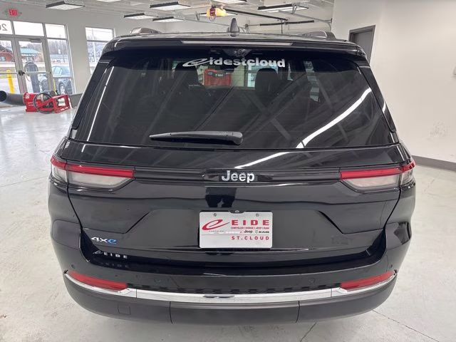 2023 Diamond Black Crystal Pearlcoat Jeep Grand Cherokee 4xe 4X4 SUV