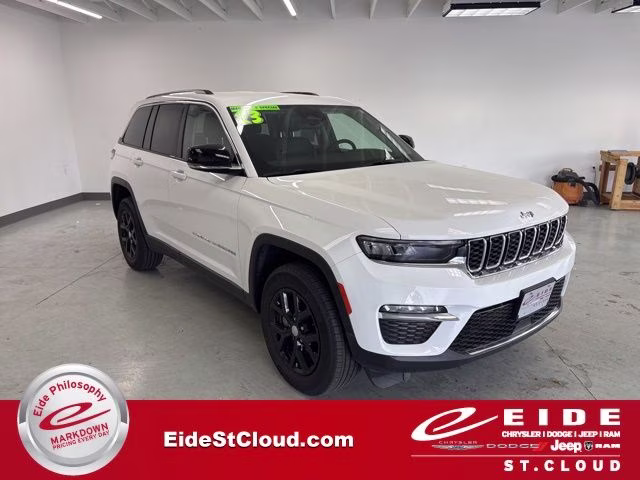 2023 Bright White Clearcoat Jeep Grand Cherokee Limited 4X4 SUV