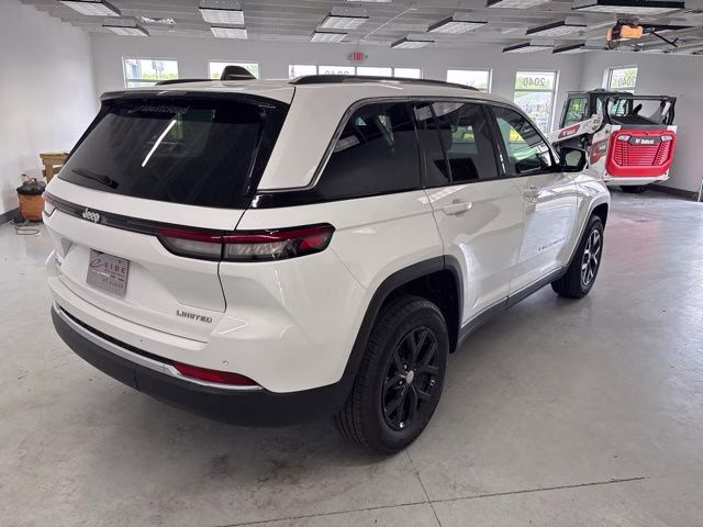 2023 Bright White Clearcoat Jeep Grand Cherokee Limited 4X4 SUV