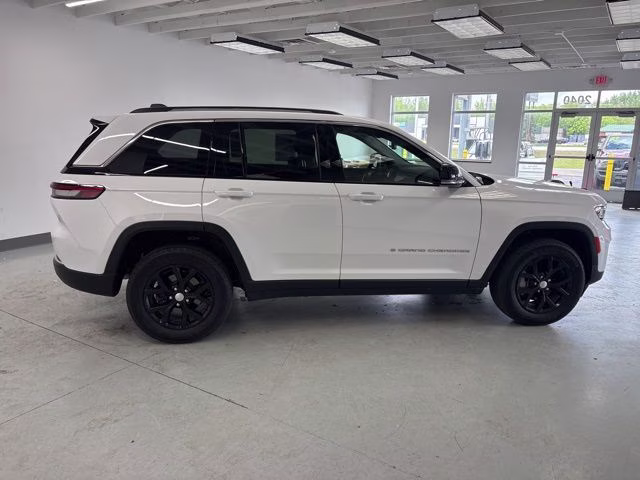 2023 Bright White Clearcoat Jeep Grand Cherokee Limited 4X4 SUV
