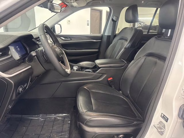 2023 Bright White Clearcoat Jeep Grand Cherokee Limited 4X4 SUV