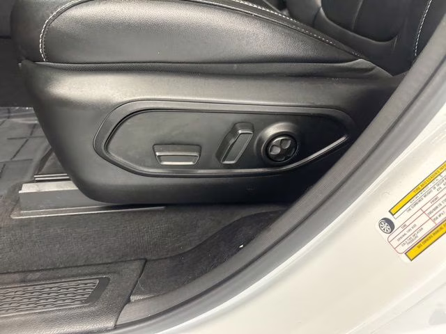 2023 Bright White Clearcoat Jeep Grand Cherokee Limited 4X4 SUV