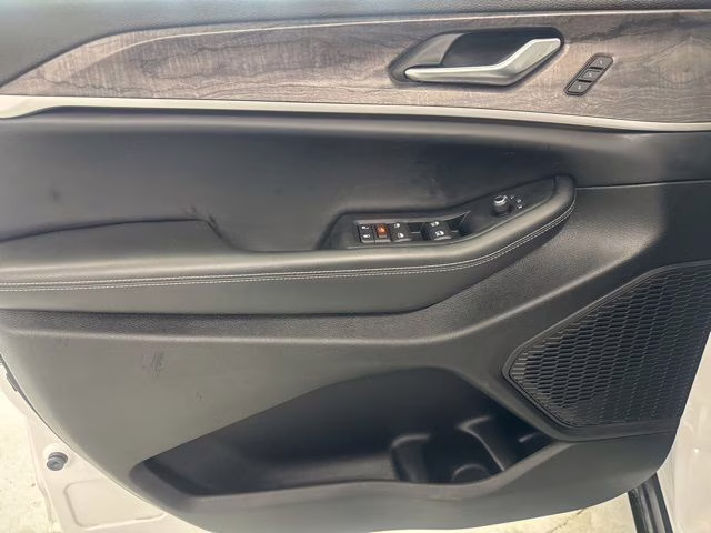 2023 Bright White Clearcoat Jeep Grand Cherokee Limited 4X4 SUV