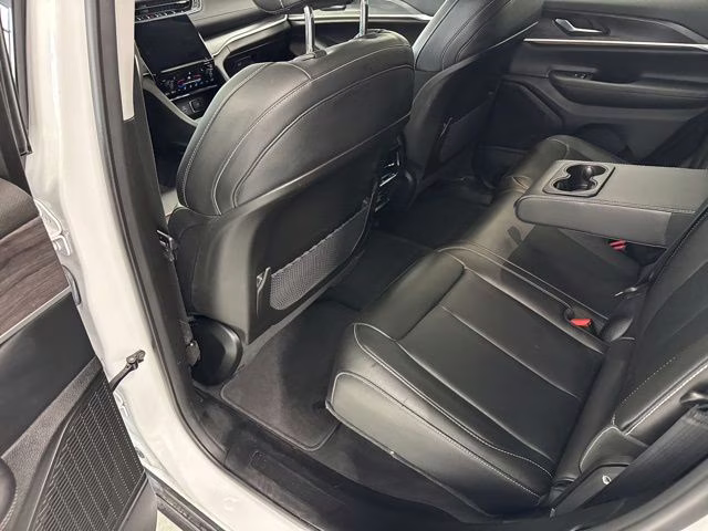 2023 Bright White Clearcoat Jeep Grand Cherokee Limited 4X4 SUV