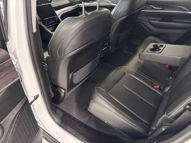 2023 Bright White Clearcoat Jeep Grand Cherokee Limited 4X4 SUV