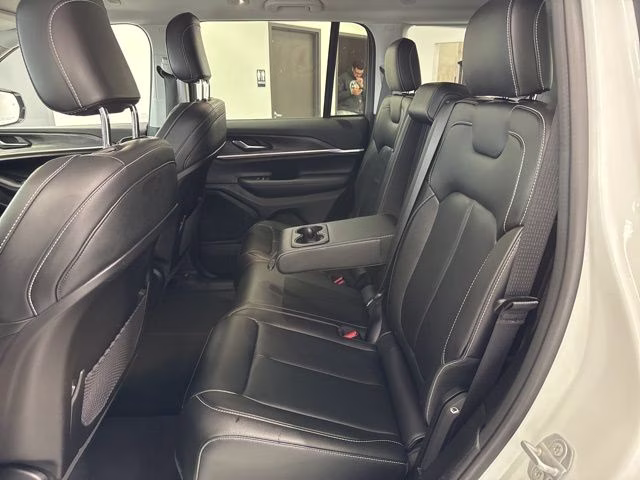 2023 Bright White Clearcoat Jeep Grand Cherokee Limited 4X4 SUV