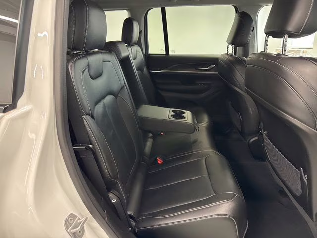 2023 Bright White Clearcoat Jeep Grand Cherokee Limited 4X4 SUV