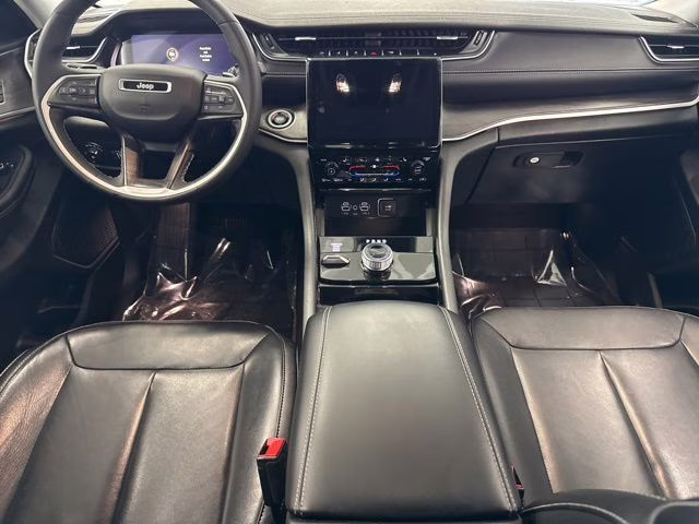 2023 Bright White Clearcoat Jeep Grand Cherokee Limited 4X4 SUV