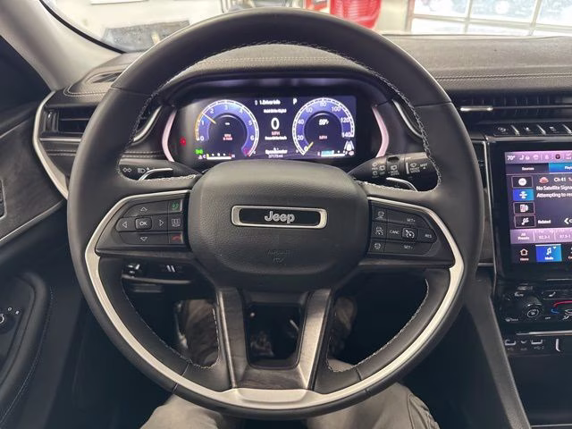 2023 Bright White Clearcoat Jeep Grand Cherokee Limited 4X4 SUV