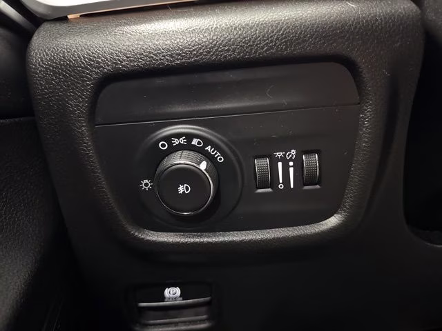 2023 Bright White Clearcoat Jeep Grand Cherokee Limited 4X4 SUV