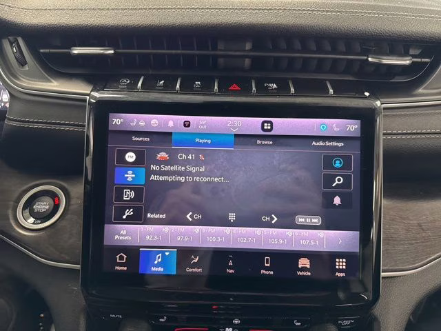 2023 Bright White Clearcoat Jeep Grand Cherokee Limited 4X4 SUV