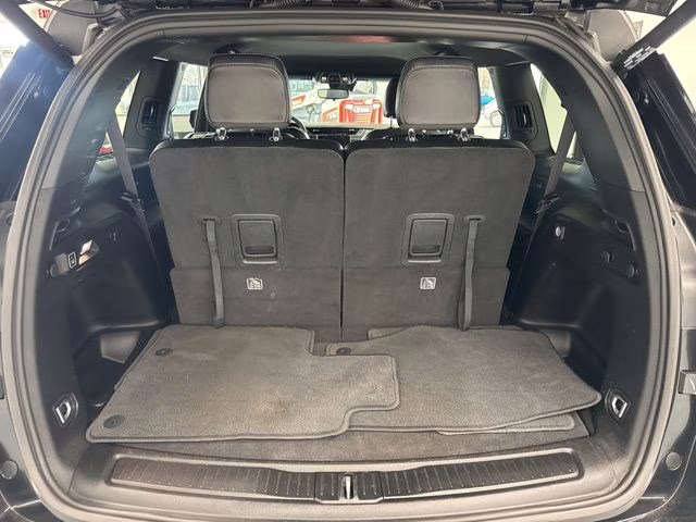 2023 Diamond Black Crystal Pearlcoat Jeep Grand Cherokee L Altitude 4X4 SUV