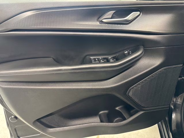 2023 Diamond Black Crystal Pearlcoat Jeep Grand Cherokee L Altitude 4X4 SUV