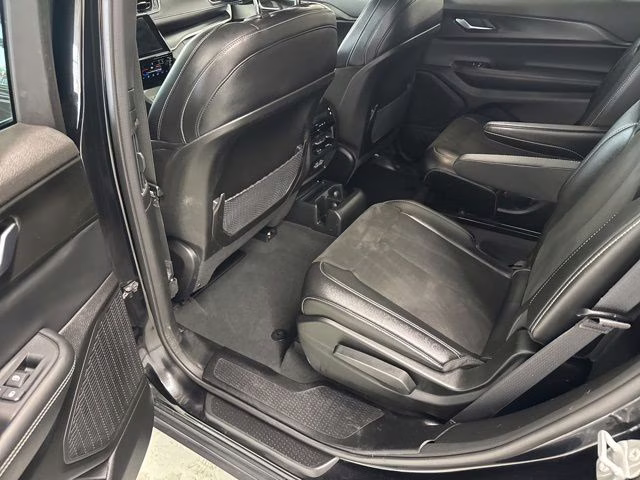 2023 Diamond Black Crystal Pearlcoat Jeep Grand Cherokee L Altitude 4X4 SUV