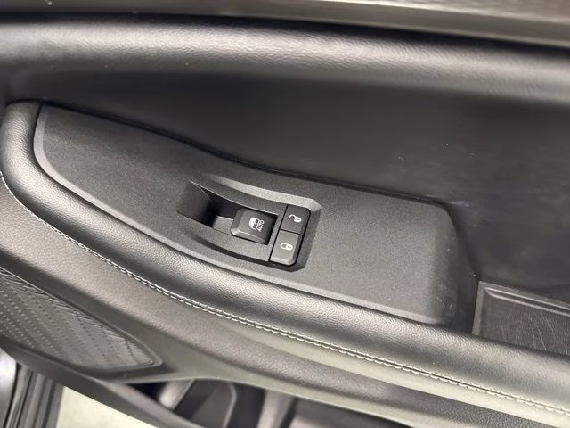 2023 Diamond Black Crystal Pearlcoat Jeep Grand Cherokee L Altitude 4X4 SUV