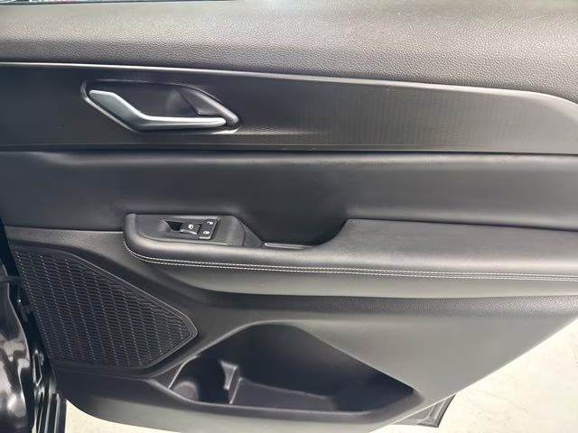 2023 Diamond Black Crystal Pearlcoat Jeep Grand Cherokee L Altitude 4X4 SUV