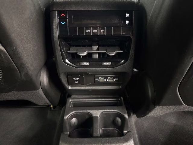 2023 Diamond Black Crystal Pearlcoat Jeep Grand Cherokee L Altitude 4X4 SUV