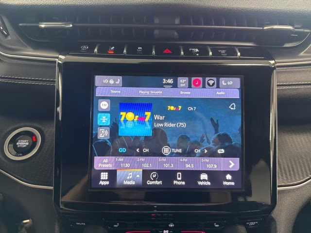 2023 Diamond Black Crystal Pearlcoat Jeep Grand Cherokee L Altitude 4X4 SUV