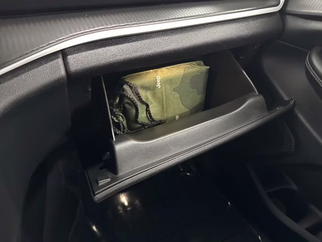 2023 Diamond Black Crystal Pearlcoat Jeep Grand Cherokee L Altitude 4X4 SUV