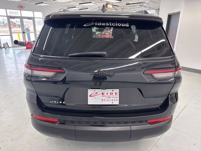 2023 Diamond Black Crystal Pearlcoat Jeep Grand Cherokee L Altitude 4X4 SUV