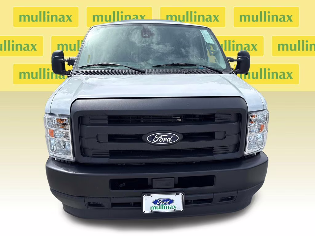 2026 Oxford White Ford E-350SD Base RWD Truck