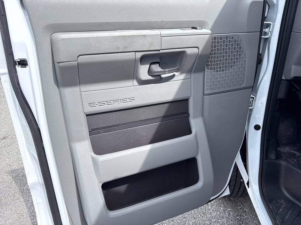 2026 Oxford White Ford E-350SD Base RWD Truck