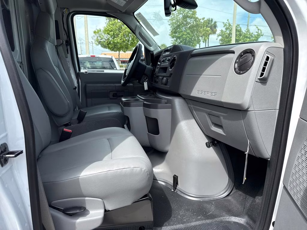 2026 Oxford White Ford E-350SD Base RWD Truck