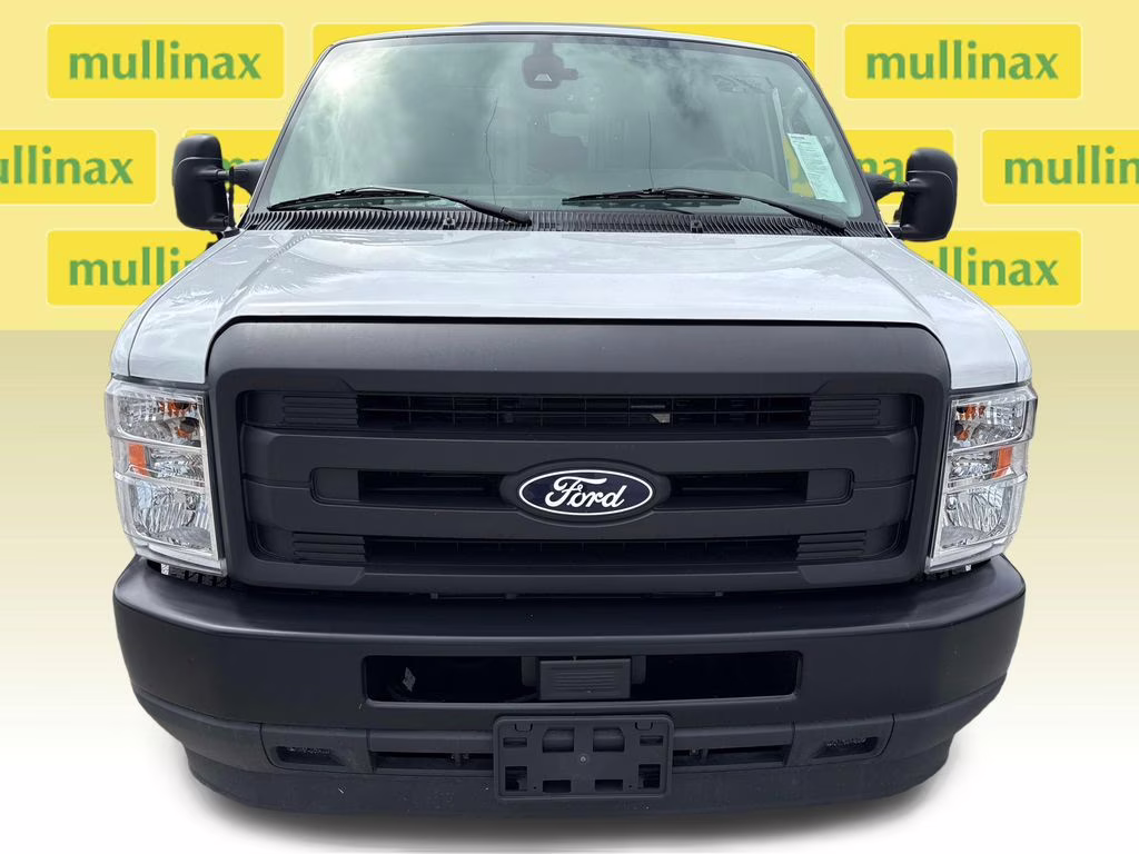 2026 Oxford White Ford E-350SD Base RWD Truck