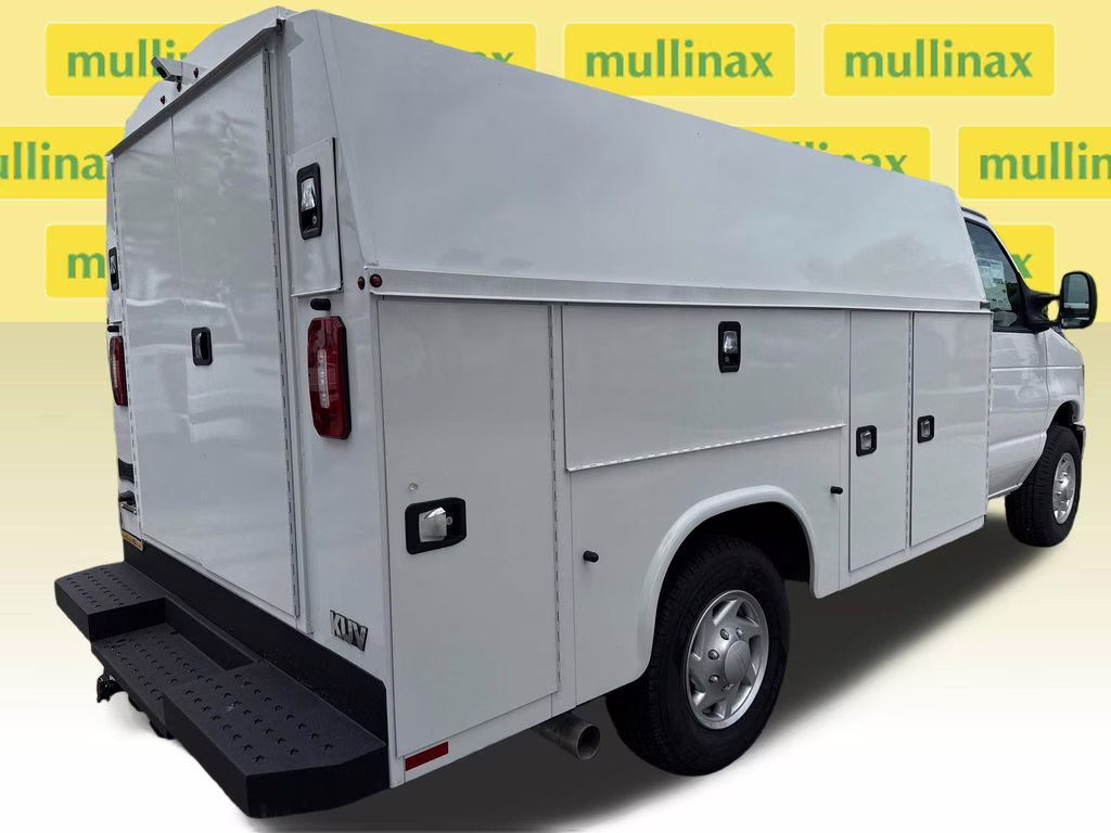 2026 Oxford White Ford E-350SD Base RWD Truck