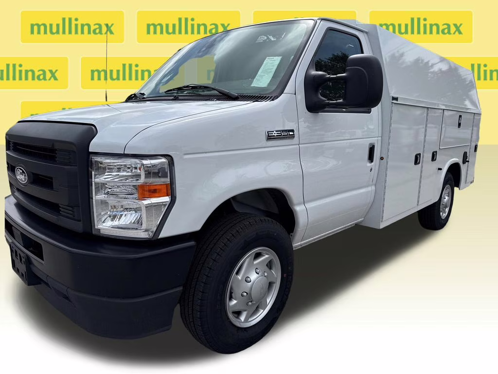 2026 Oxford White Ford E-350SD Base RWD Truck
