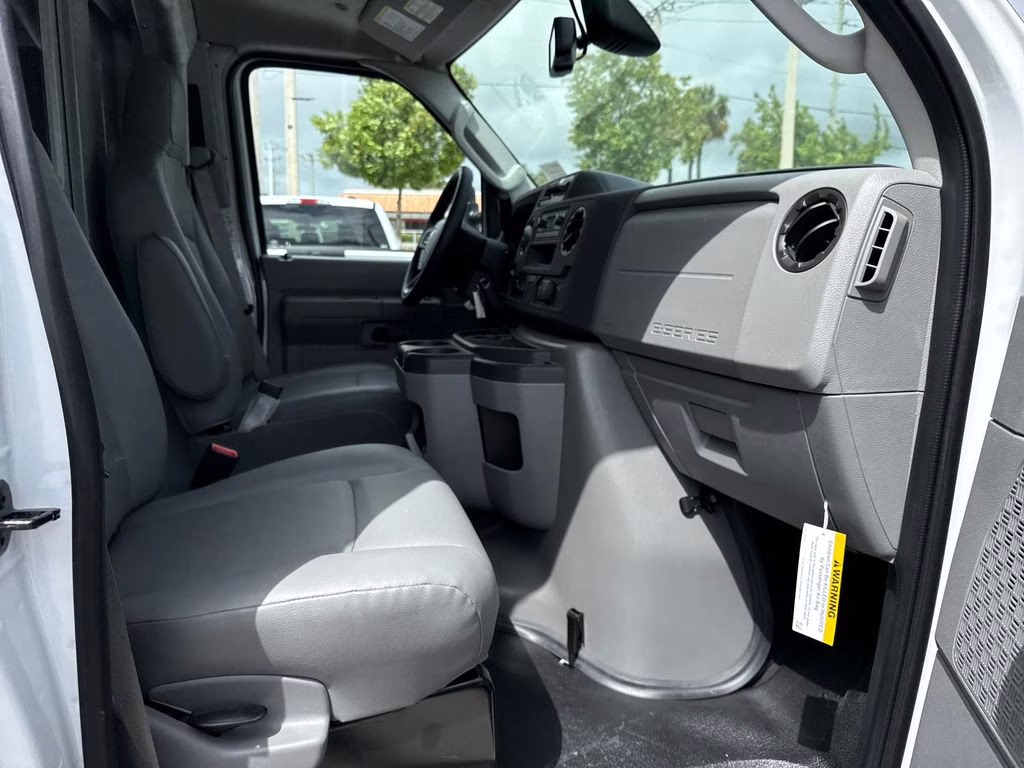 2026 Oxford White Ford E-350SD Base RWD Truck