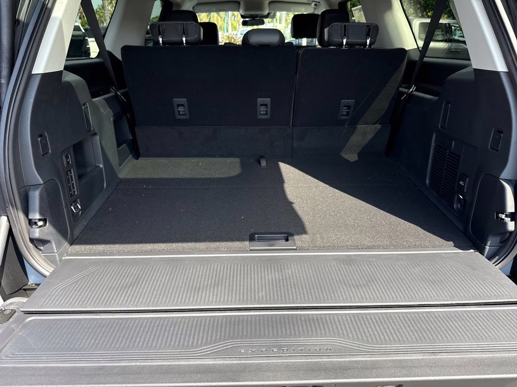 2026 Glacier Gray Metallic Tri-Coat Ford Expedition Max Active RWD SUV