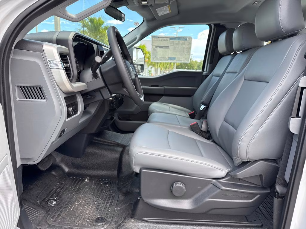 2026 Oxford White Ford Super Duty F-250 SRW XL 4X4 Truck