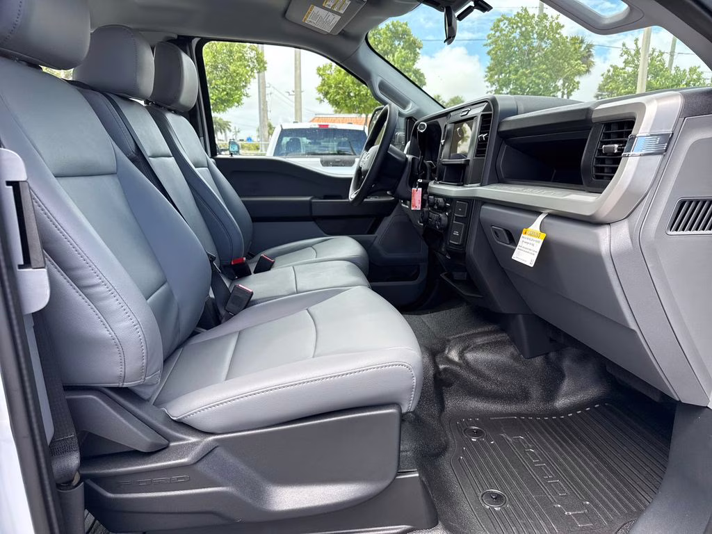 2026 Oxford White Ford Super Duty F-250 SRW XL 4X4 Truck