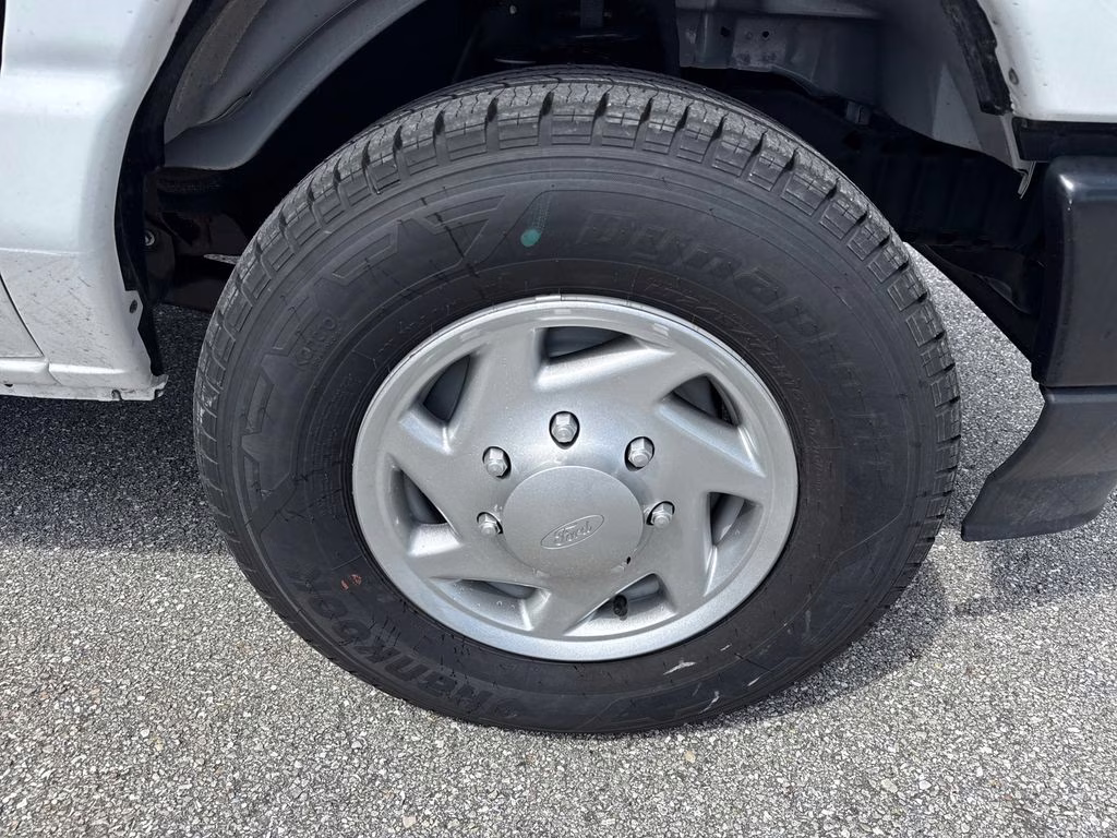 2026 Oxford White Ford E-350SD Base RWD Truck