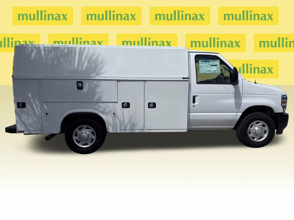 2026 Oxford White Ford E-350SD Base RWD Truck