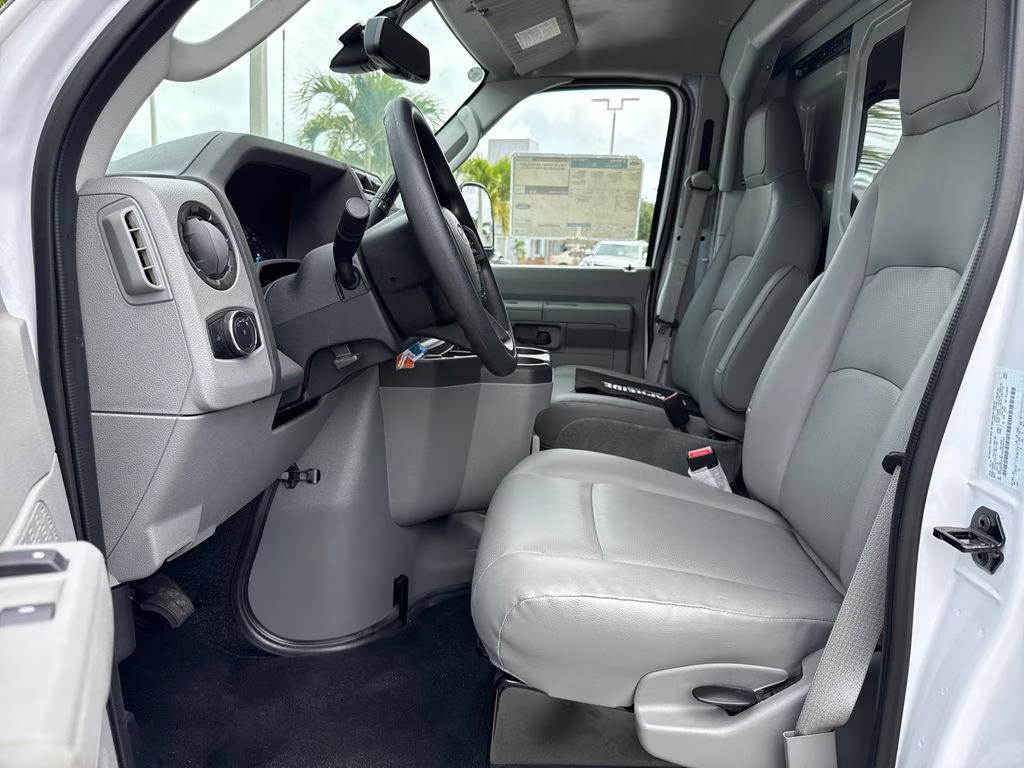 2026 Oxford White Ford E-350SD Base RWD Truck