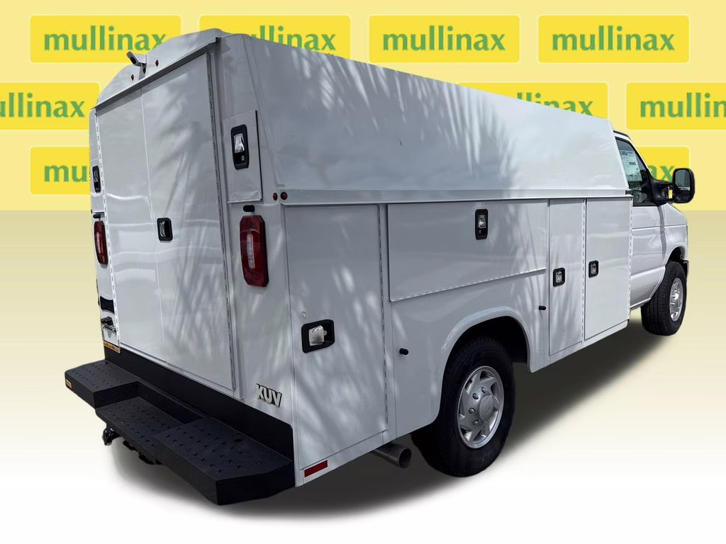 2026 Oxford White Ford E-350SD Base RWD Truck