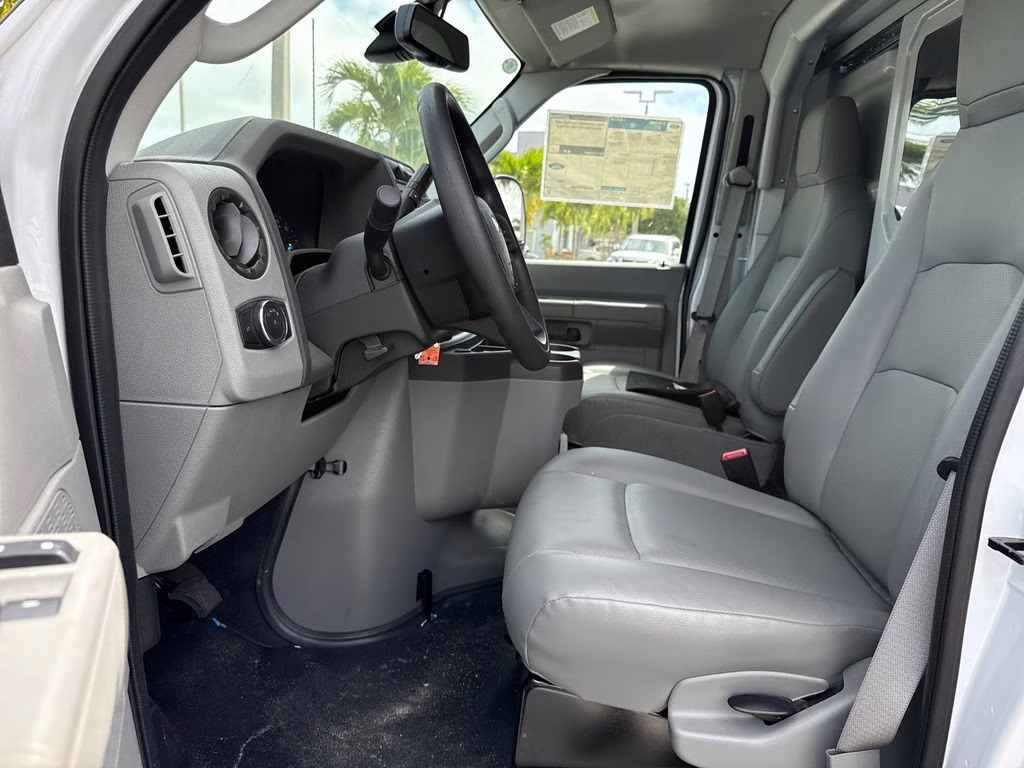 2026 Oxford White Ford E-350SD Base RWD Truck