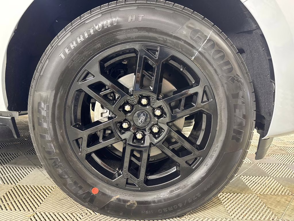 2026 Space Silver Metallic Ford Expedition Active RWD SUV