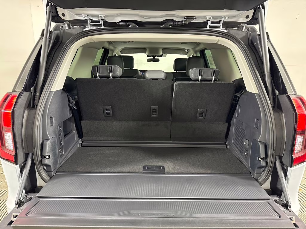 2026 Space Silver Metallic Ford Expedition Active RWD SUV