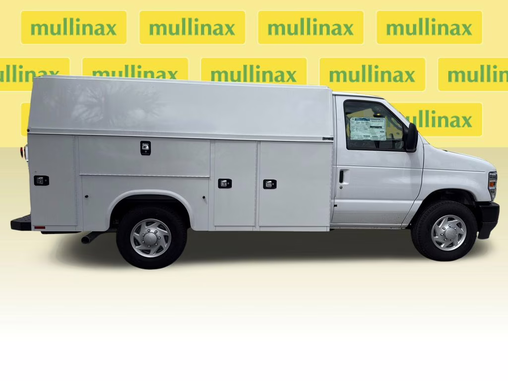 2026 Oxford White Ford E-350SD Base RWD Truck